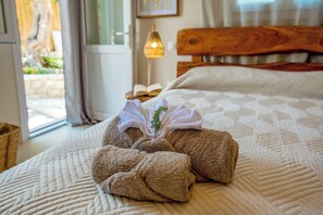 2 bedrooms, iron/ironing board, Internet, bed sheets - Σουίτ χομ βιλα
Your Paxos Paradise – Pool, Garden, Beaches Just Steps Away (Gaios)