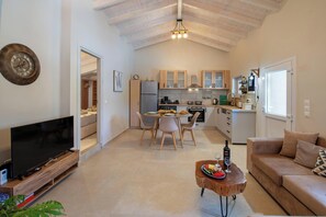 Smart TV, books - Σουίτ χομ βιλα
Your Paxos Paradise – Pool, Garden, Beaches Just Steps Away (Gaios)