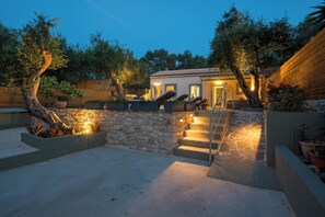 Property grounds - Σουίτ χομ βιλα
Your Paxos Paradise – Pool, Garden, Beaches Just Steps Away (Gaios)