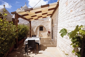 تناول الطعام بالخارج