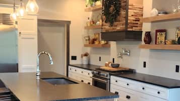 Microonde, forno, piano cottura, lavastoviglie