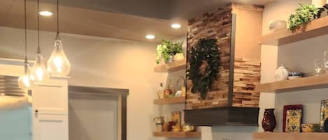 Refrigerador, microondas, horno, placa de cocina