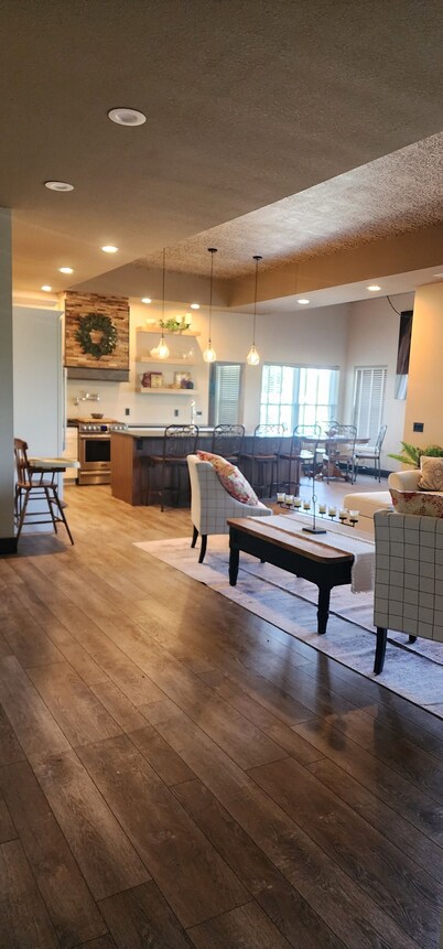 3 Bedroom High-end Townhouse.
Very spacious and centrally located.