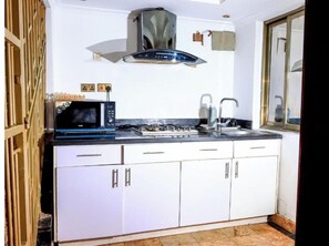 Micro-ondes, four, plaque de cuisson, lave-vaisselle
