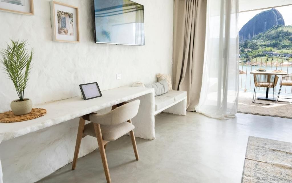 豪華雙人房, 陽台, 湖景 | 免費無線上網