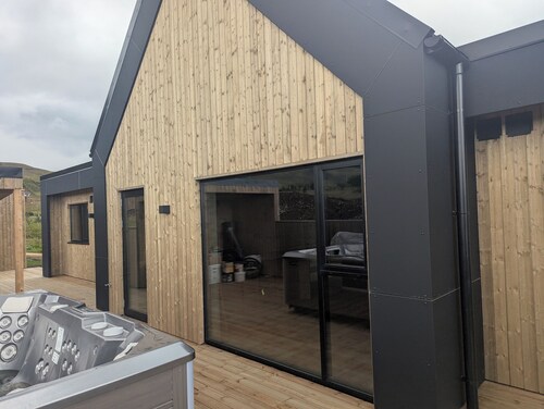 Álfheimar · Luxury Golden Circle Lodge · 4BR, EV Charger, Hot Tub & Sauna