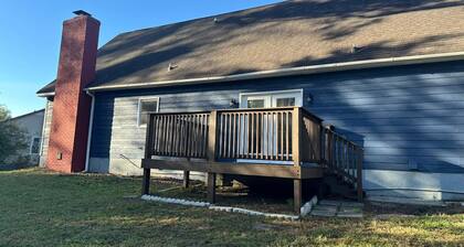 Charming 4-bedroom 2200SQFT house with great backyard