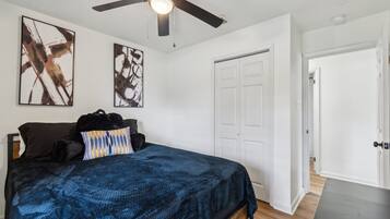 3 bedrooms, iron/ironing board, WiFi, bed sheets