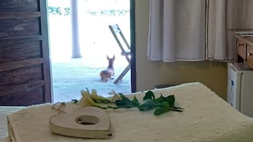 Suíte conforto | Wi-Fi de cortesia, roupa de cama