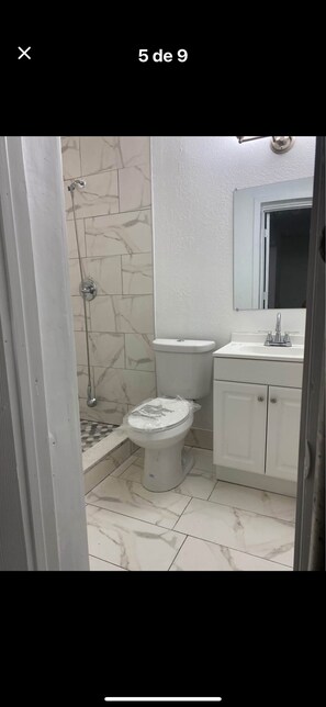Hårtørrer, håndklæder, Toiletpapir