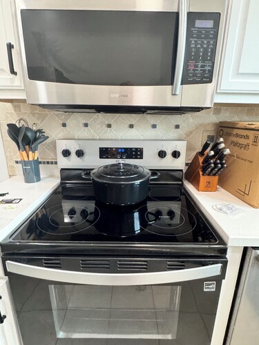 Spacious, Modern & Convenient Retreat in Historic Lebanon, TN, Sleeps 12