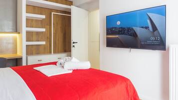 1 bedroom, desk, iron/ironing board, WiFi