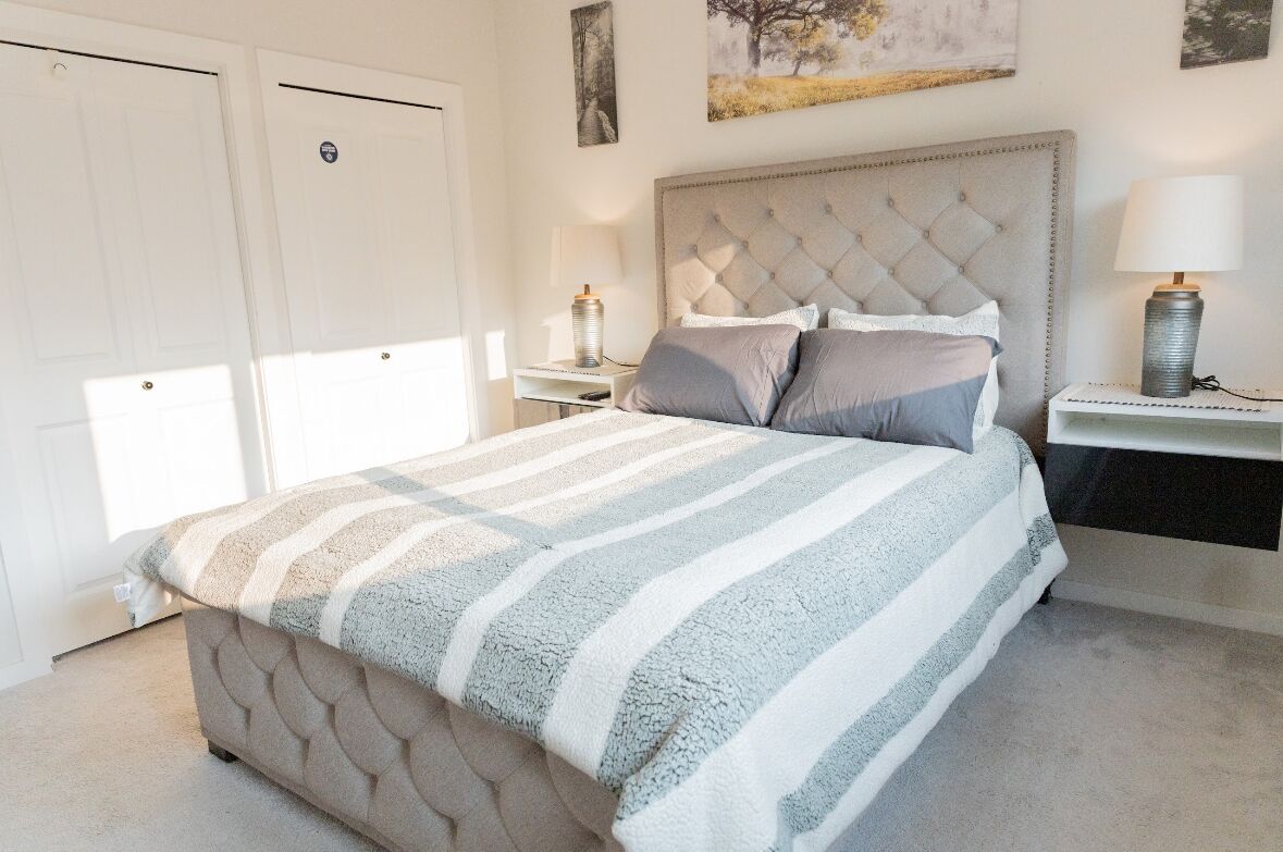 5 habitaciones, tabla de planchar con plancha, wifi y ropa de cama 