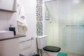 Standard Quadruple Room | Bathroom | Shower, free toiletries, soap, toilet paper
