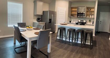 Brand New home, 4 beds Bison Ridge Retreat Ft Sill