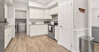 Beautiful 3 bed 2 bath gameday house walking distance from Byrant Denny Stadium