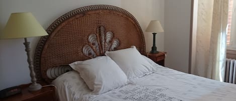 3 bedrooms, bed sheets