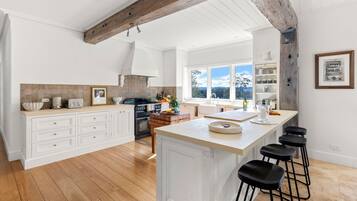 Fridge, dishwasher, coffee/tea maker, highchair