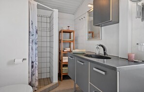 Shower - Pet friendly home in Vestervig with WiFi (Vestervig)