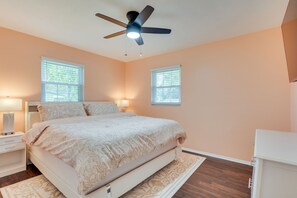 3 bedrooms, iron/ironing board, WiFi, bed sheets