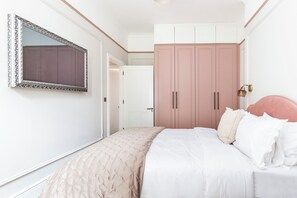 2 chambres, fer et planche à repasser, Wi-Fi, draps fournis