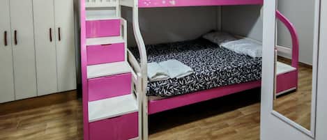 3 chambres, accĂšs Internet, draps fournis