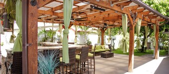 Cozy Villa Near Hard Rock Stadium