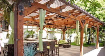 Cozy Villa Near Hard Rock Stadium