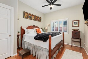 4 bedrooms, iron/ironing board, Internet, bed sheets