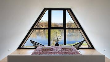 2 bedrooms, travel cot, free WiFi