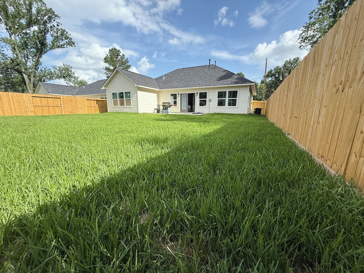 Photo 25 of Terrific 3-bedroom 2-bath new construction House 2025 with AC in vibrant Houston