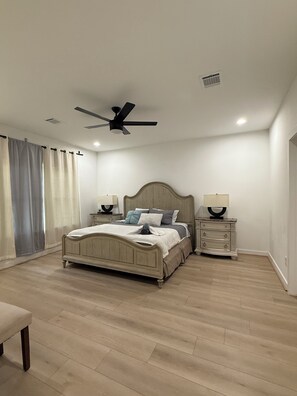 3 bedrooms, iron/ironing board, WiFi, bed sheets