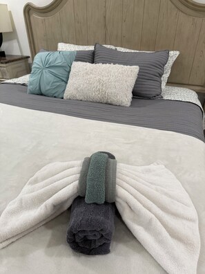 3 bedrooms, iron/ironing board, WiFi, bed sheets