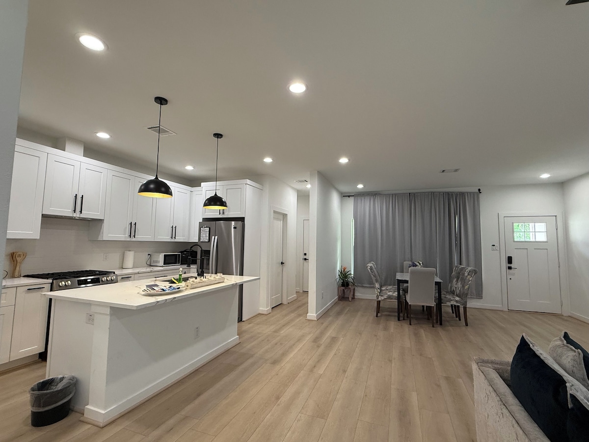 Photo 15 of Terrific 3-bedroom 2-bath new construction House 2025 with AC in vibrant Houston