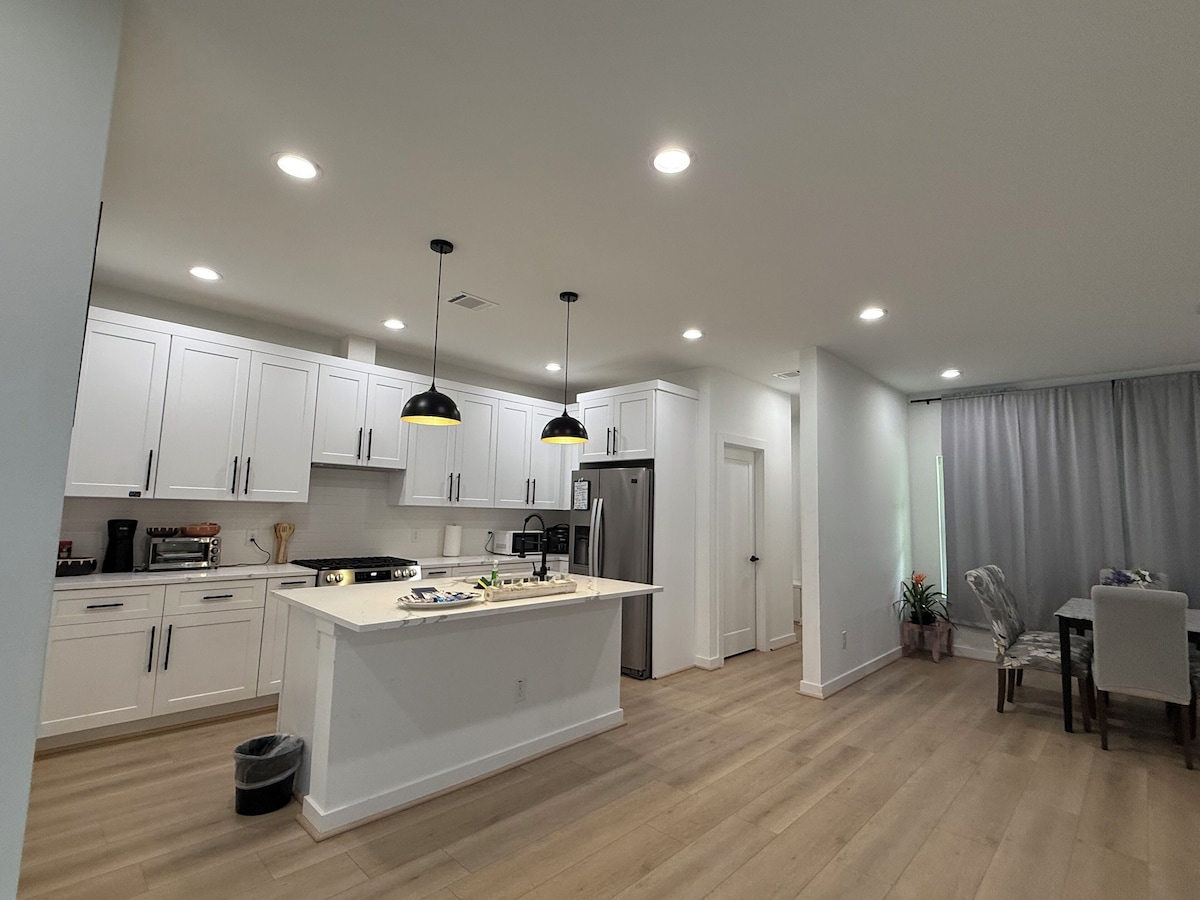 Photo 13 of Terrific 3-bedroom 2-bath new construction House 2025 with AC in vibrant Houston
