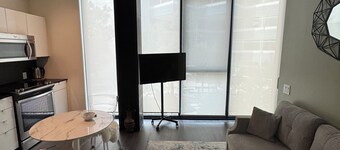 Downtown Glasshouse Condo - 1 BR/1 Bath
