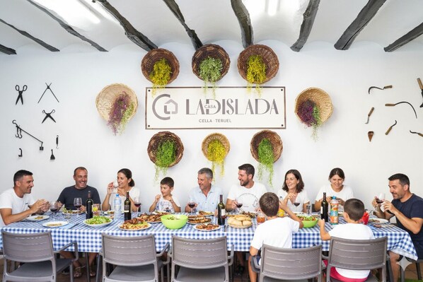 Dining - Casa rural con barbacoa, sala de juegos ideal familias y grupos. Teruel (Cella)