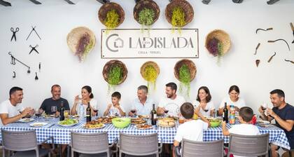 Casa rural con barbacoa, sala de juegos ideal familias y grupos. Teruel