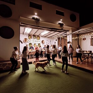 Outdoor dining - Casa rural con barbacoa, sala de juegos ideal familias y grupos. Teruel (Cella)