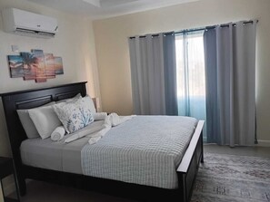 1 bedroom, iron/ironing board, free WiFi, bed sheets - Charming 1 Bedroom Condo in peaceful, secure, gated community with pool (Portmore)