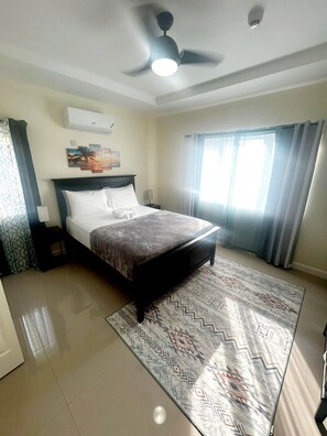 1 bedroom, iron/ironing board, free WiFi, bed sheets - Charming 1 Bedroom Condo in peaceful, secure, gated community with pool (Portmore)