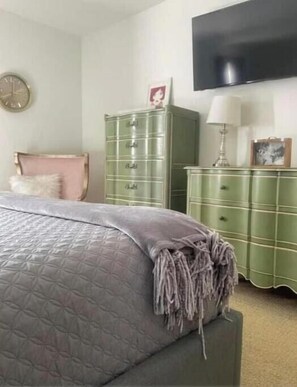 2 bedrooms, iron/ironing board, free WiFi, bed sheets