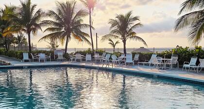 NEW Fresh Lagoon Blue Beachfront Studio at Coral Beach Hotel, Grand Bahama