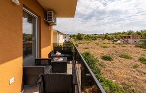 Outdoor dining - 1 bedroom gorgeous apartment in Vir (Vir)