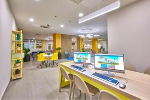 Interior - 4 Premium Suite Perfect for Business Travelers – Close to Airport (Moon Palace)