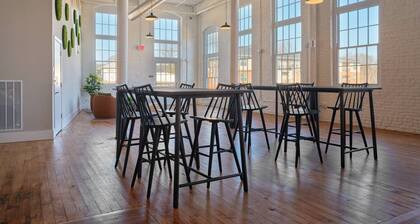 Comfy 2BD Abode Mins from DT Clayton | Pool | Gym