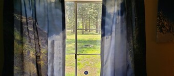 3-bedroom mobile home in fabulous Coffee Creek