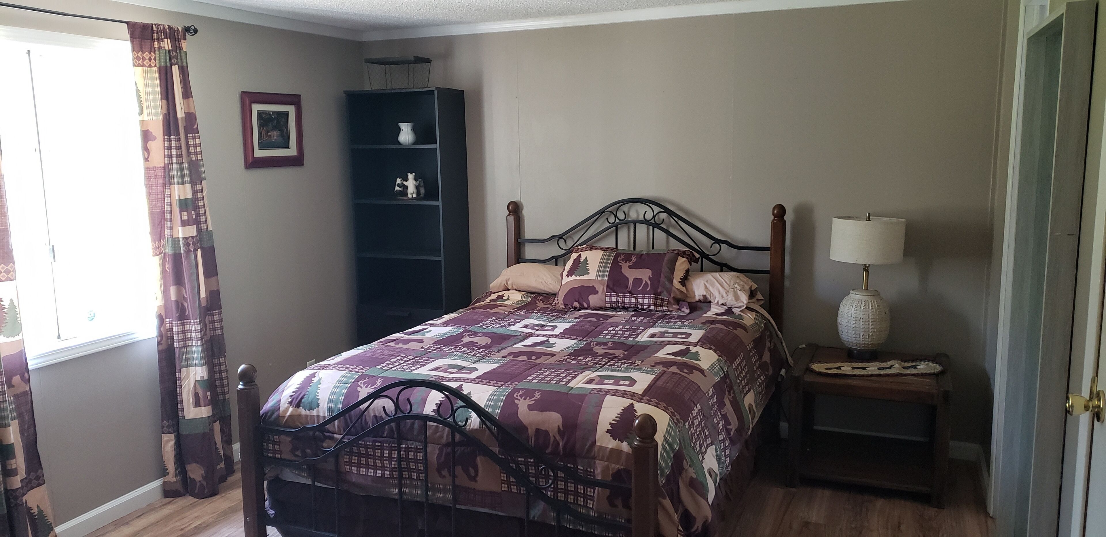 3 bedrooms, internet, bed sheets