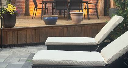 Brick Wall Beauty âą Stunning Terrace Spot