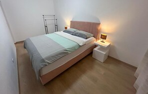 2 soverom, strykejern/-brett, wi-fi (inkludert) og sengetøy